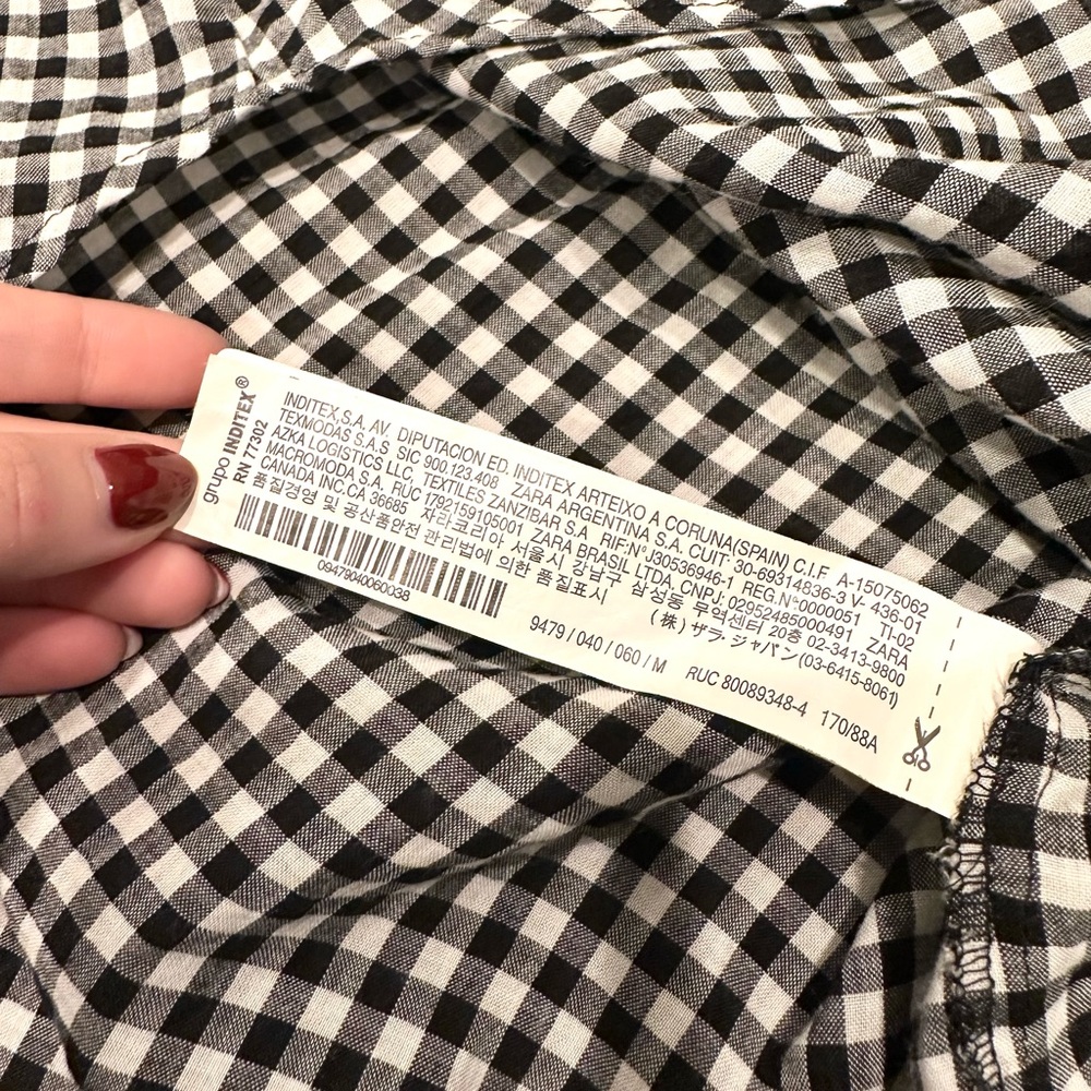 Zara Black & White Gingham Long Sleeve Top - Ruffle Plaid Neckline
MEDIUM - Picture 13 of 14